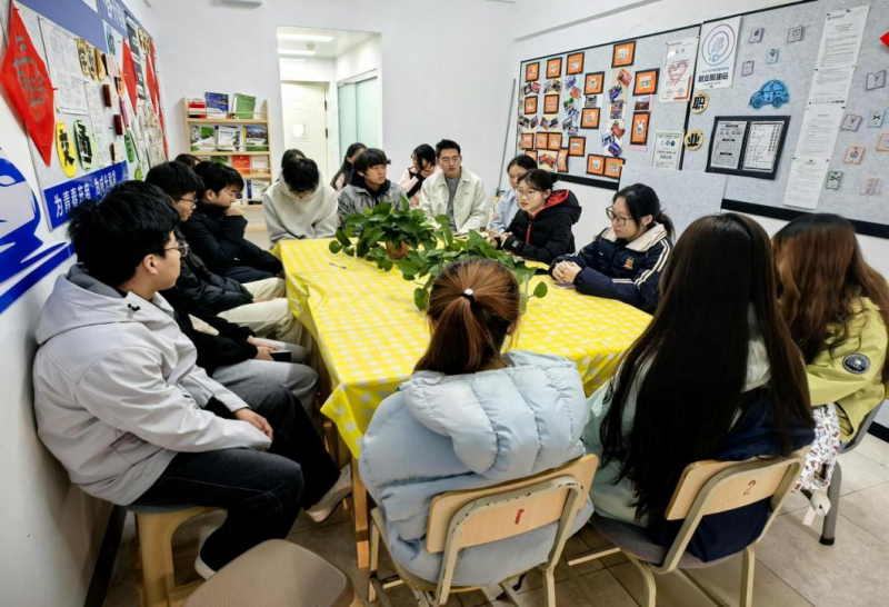 汽车与交通工程学院一站式学生社区开展“榜样面对面”青春充电站主题活动