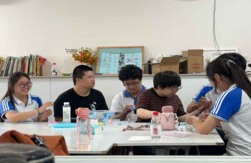 汽车与交通工程学院 “擎光助翼” 志愿服务队赴助残公益机构开展走访调研