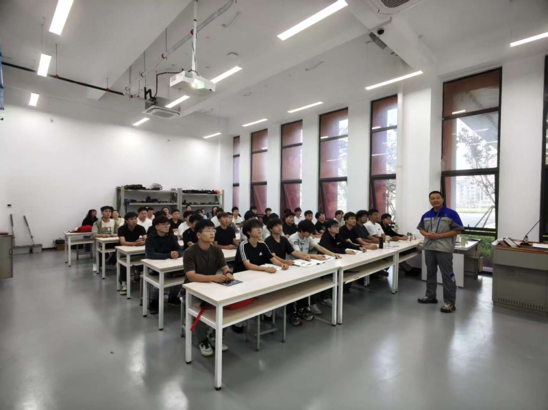 以晒课促教研 以实战强技能 ——上汽通用ASEP校企合作班公开课暨学院优秀教师晒课活动